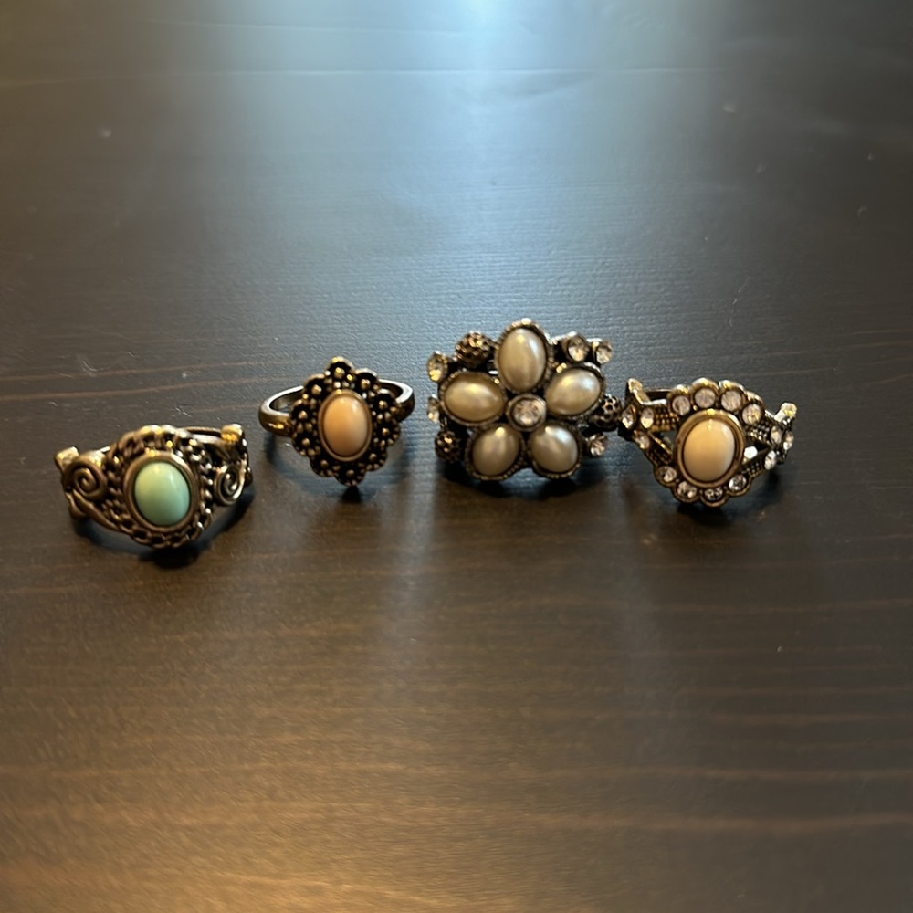 Jewelry - Picture 5 of 6